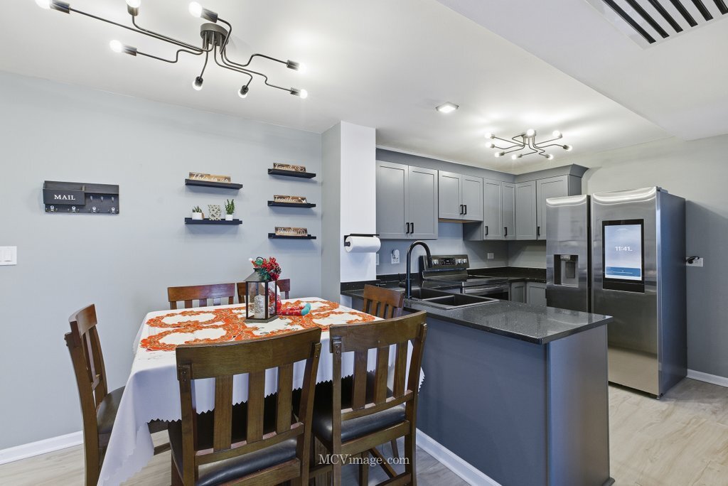 5400 Walnut Avenue #208, Downers Grove, IL 60515