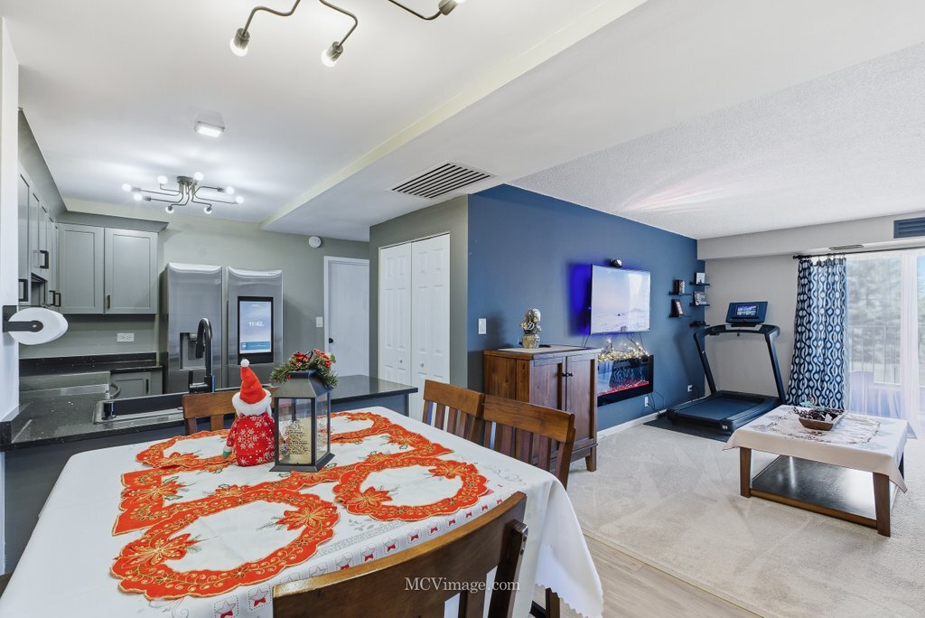 5400 Walnut Avenue #208, Downers Grove, IL 60515