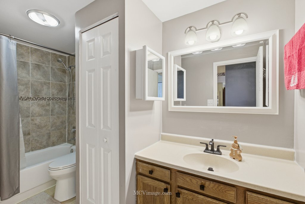 5400 Walnut Avenue #208, Downers Grove, IL 60515