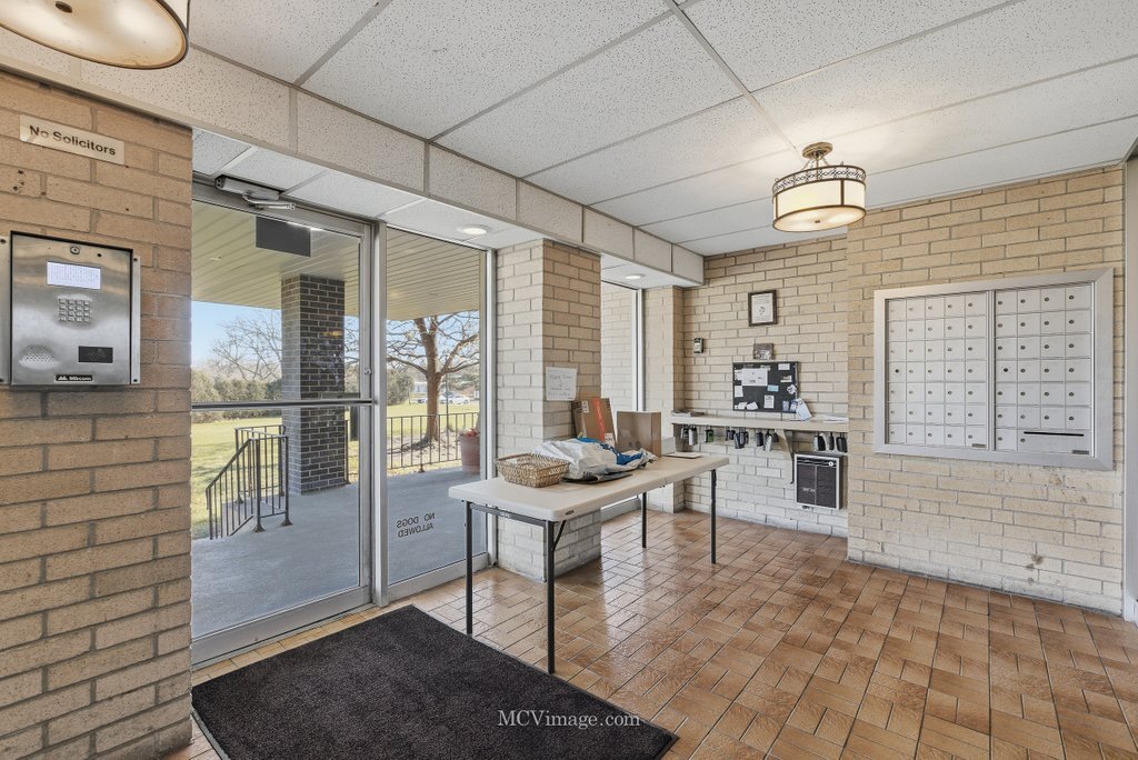 5400 Walnut Avenue #208, Downers Grove, IL 60515