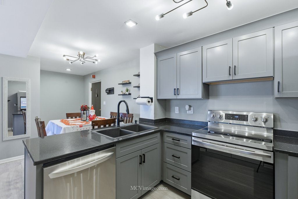 5400 Walnut Avenue #208, Downers Grove, IL 60515