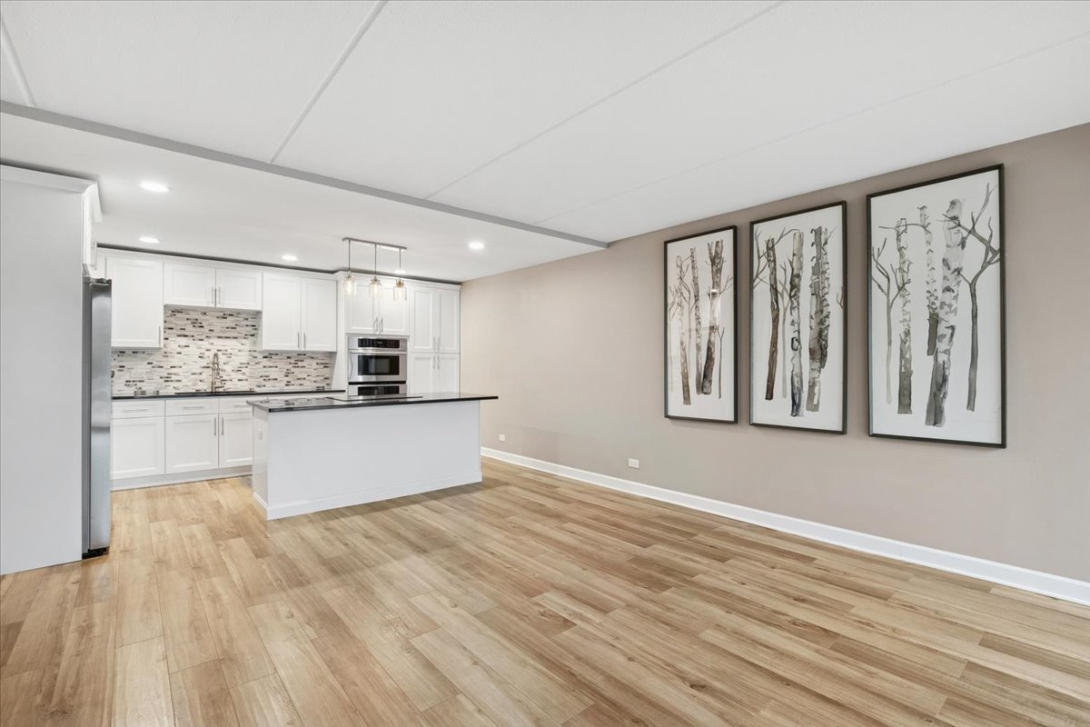 1301 N Western Avenue #211, Lake Forest, IL 60045