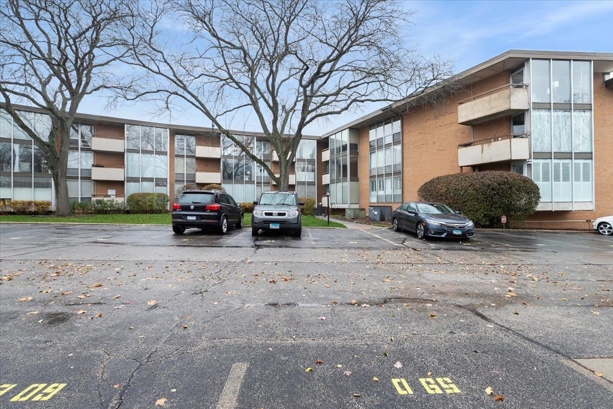 1301 N Western Avenue #211, Lake Forest, IL 60045