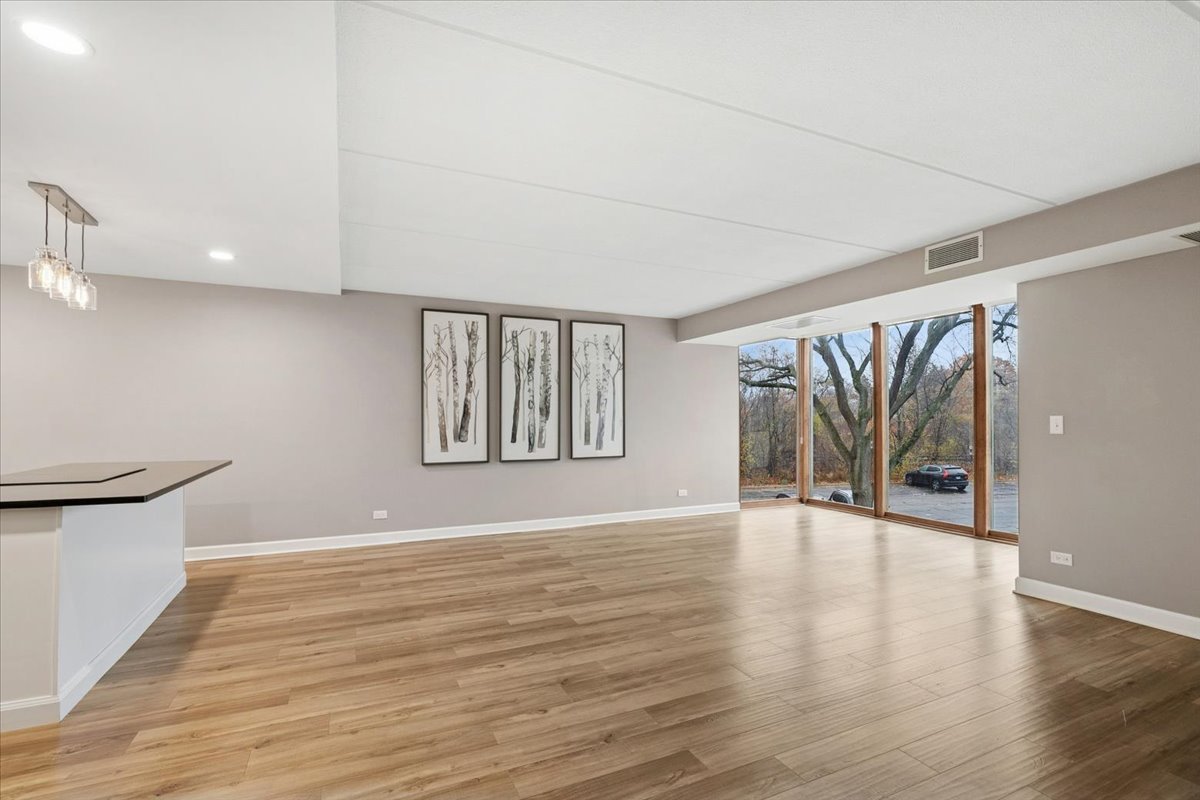 1301 N Western Avenue #211, Lake Forest, IL 60045