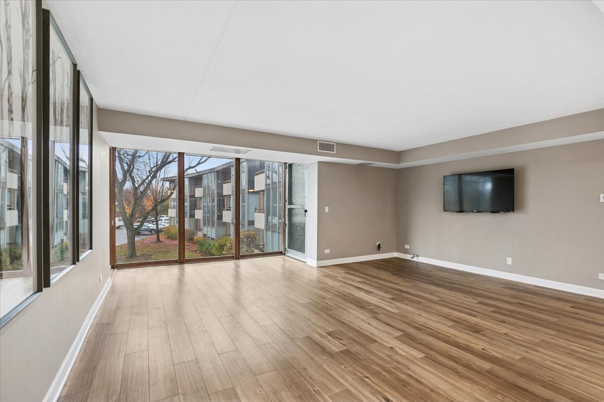 1301 N Western Avenue #211, Lake Forest, IL 60045