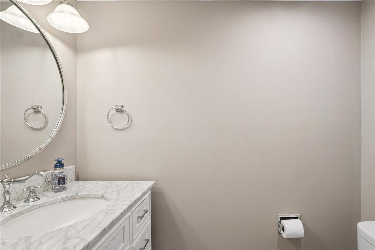 1301 N Western Avenue #211, Lake Forest, IL 60045