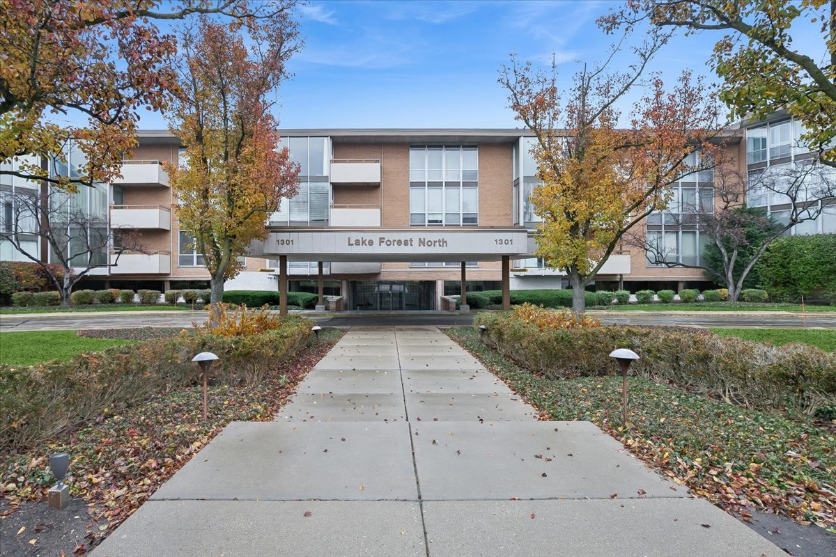 1301 N Western Avenue #211, Lake Forest, IL 60045