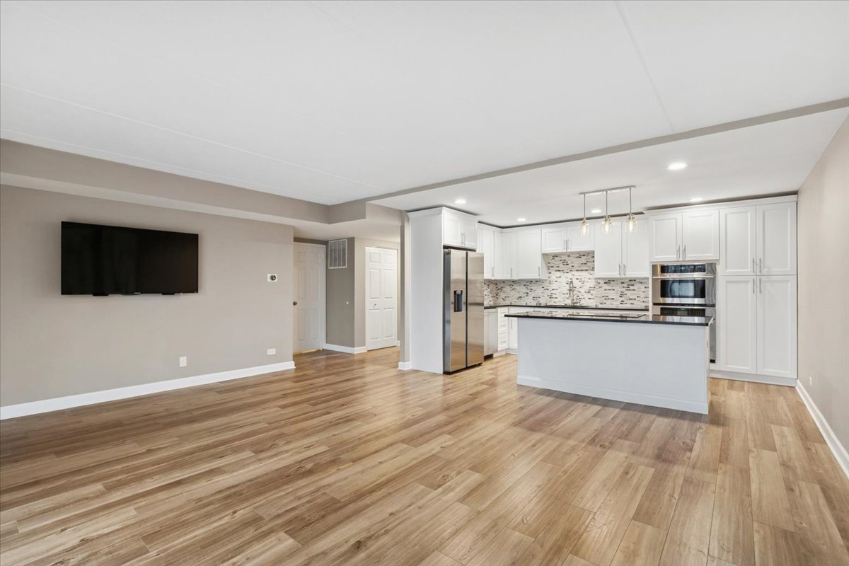 1301 N Western Avenue #211, Lake Forest, IL 60045