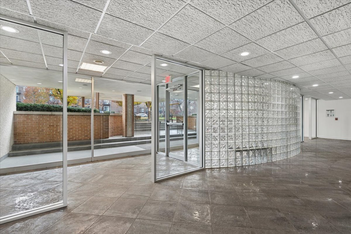 1301 N Western Avenue #211, Lake Forest, IL 60045