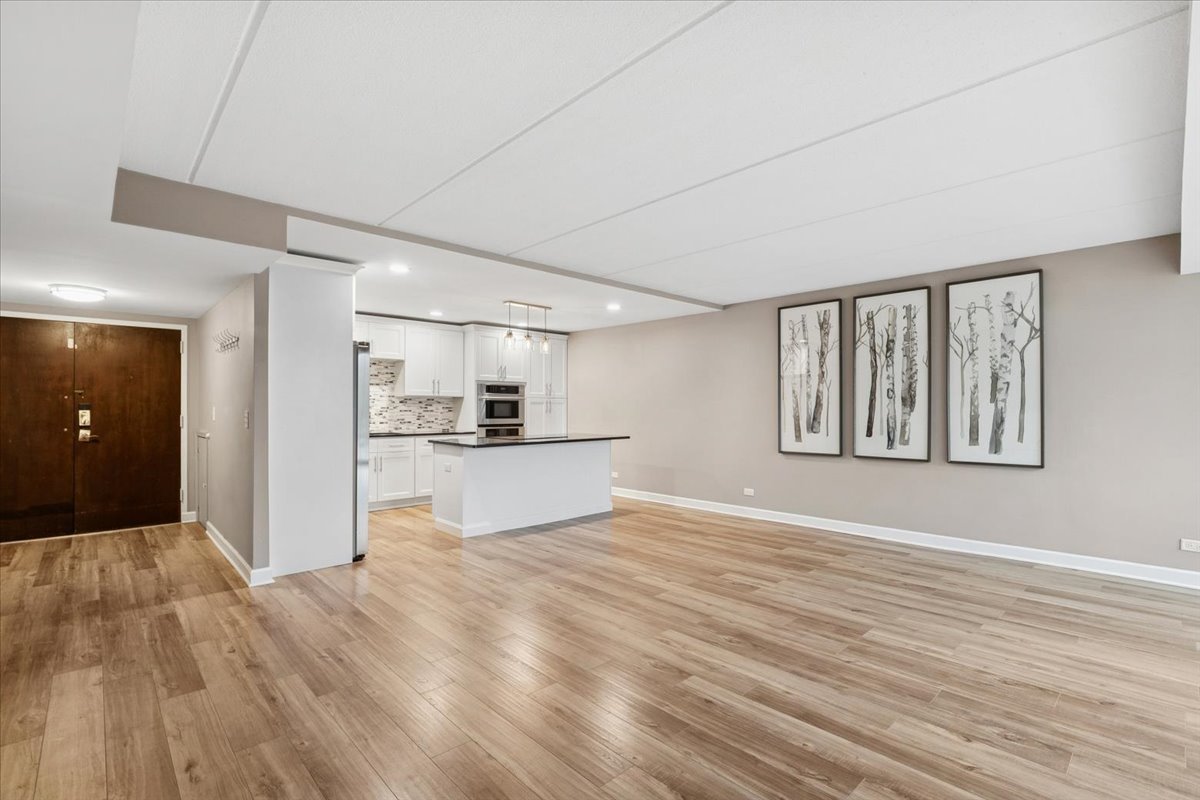 1301 N Western Avenue #211, Lake Forest, IL 60045