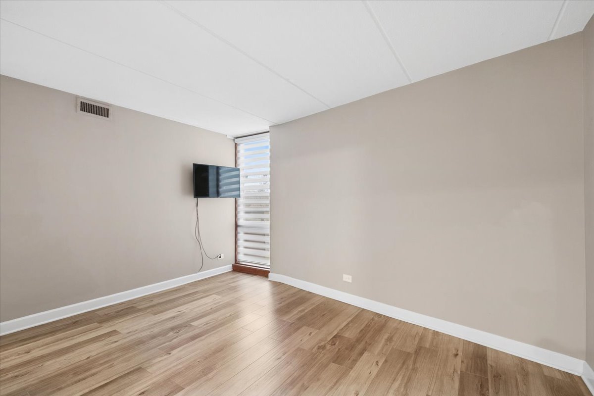 1301 N Western Avenue #211, Lake Forest, IL 60045