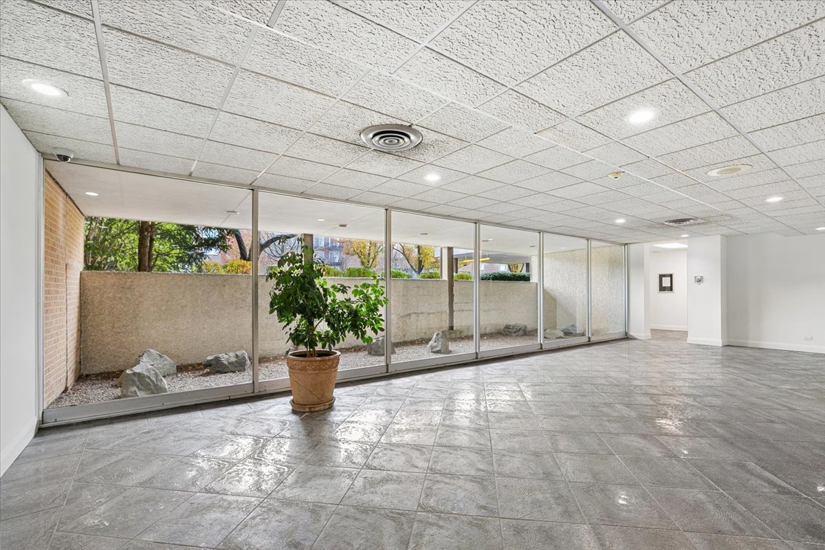 1301 N Western Avenue #211, Lake Forest, IL 60045