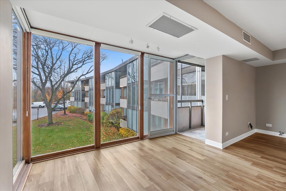 1301 N Western Avenue #211, Lake Forest, IL 60045