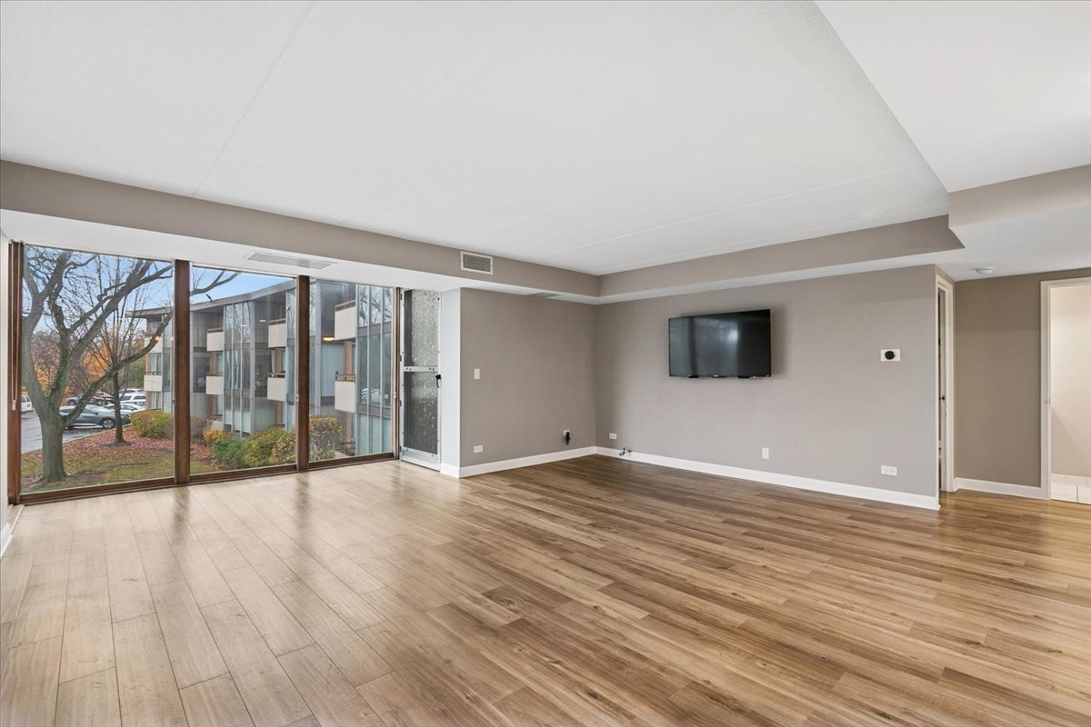 1301 N Western Avenue #211, Lake Forest, IL 60045