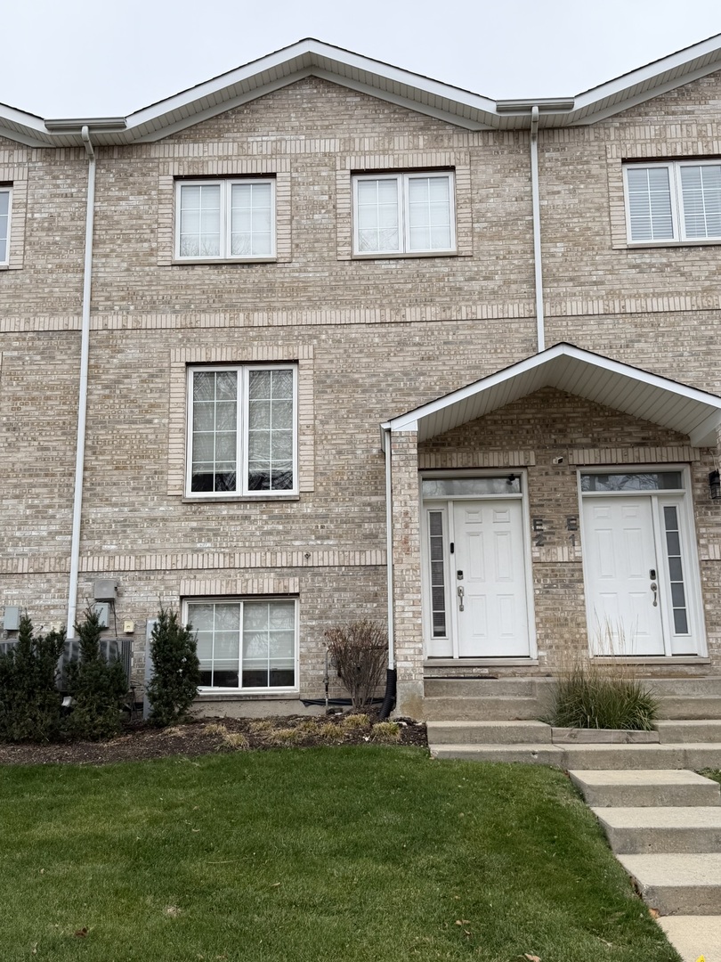 183 N Des Plaines River Road #E2, Des Plaines, IL 60016