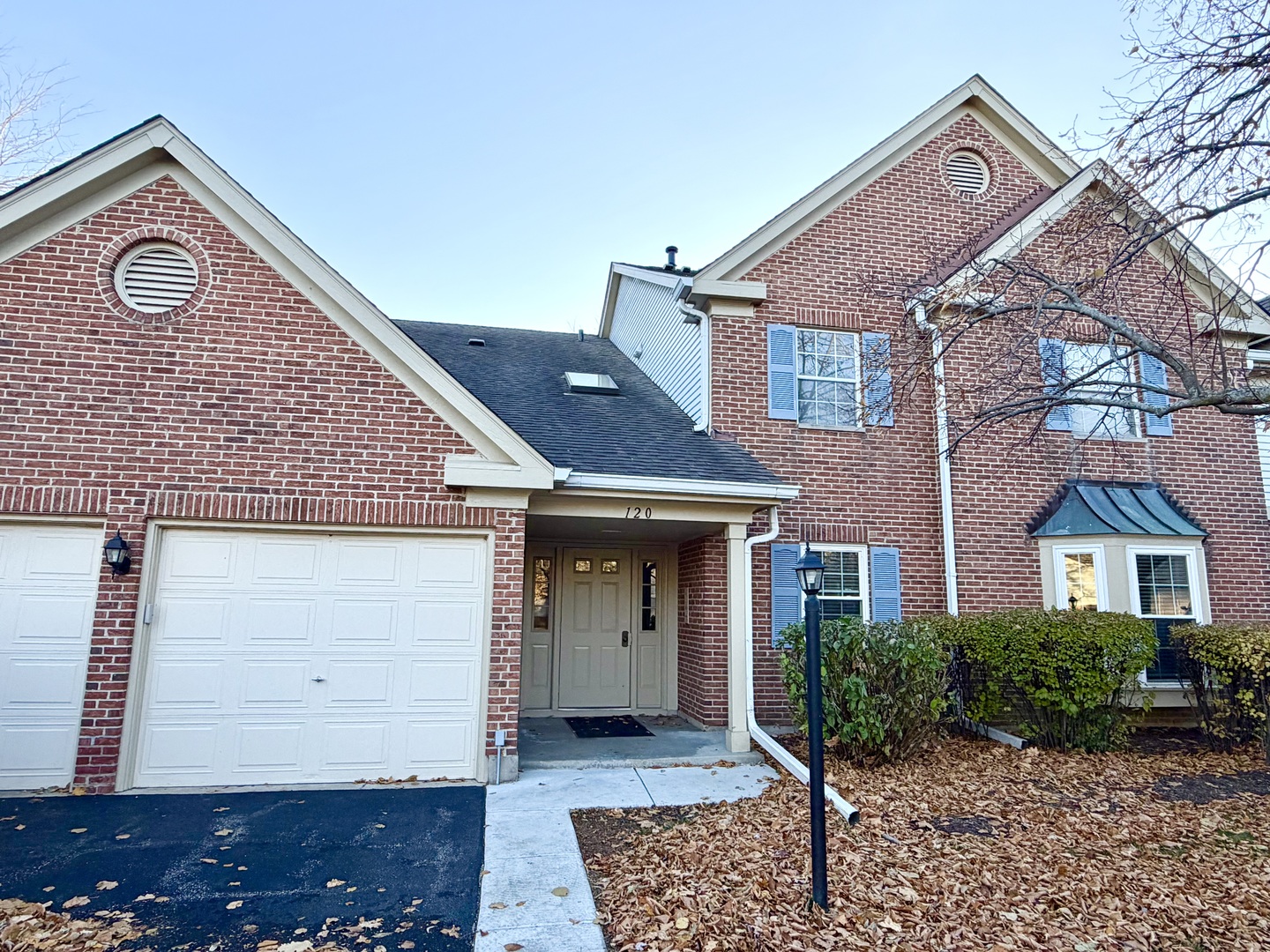 120 Stirling Lane #Z1, Schaumburg, IL 60194