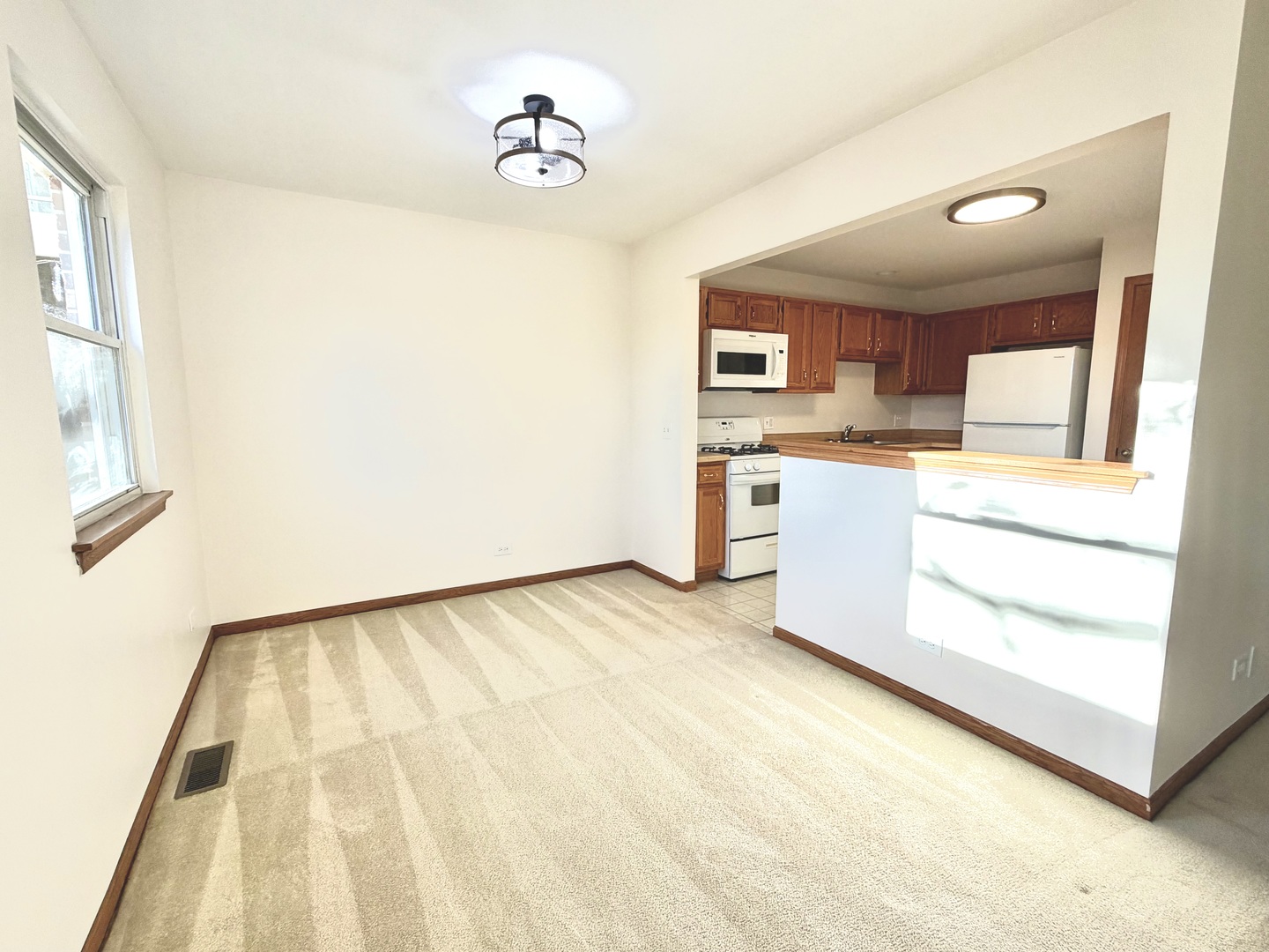 120 Stirling Lane #Z1, Schaumburg, IL 60194