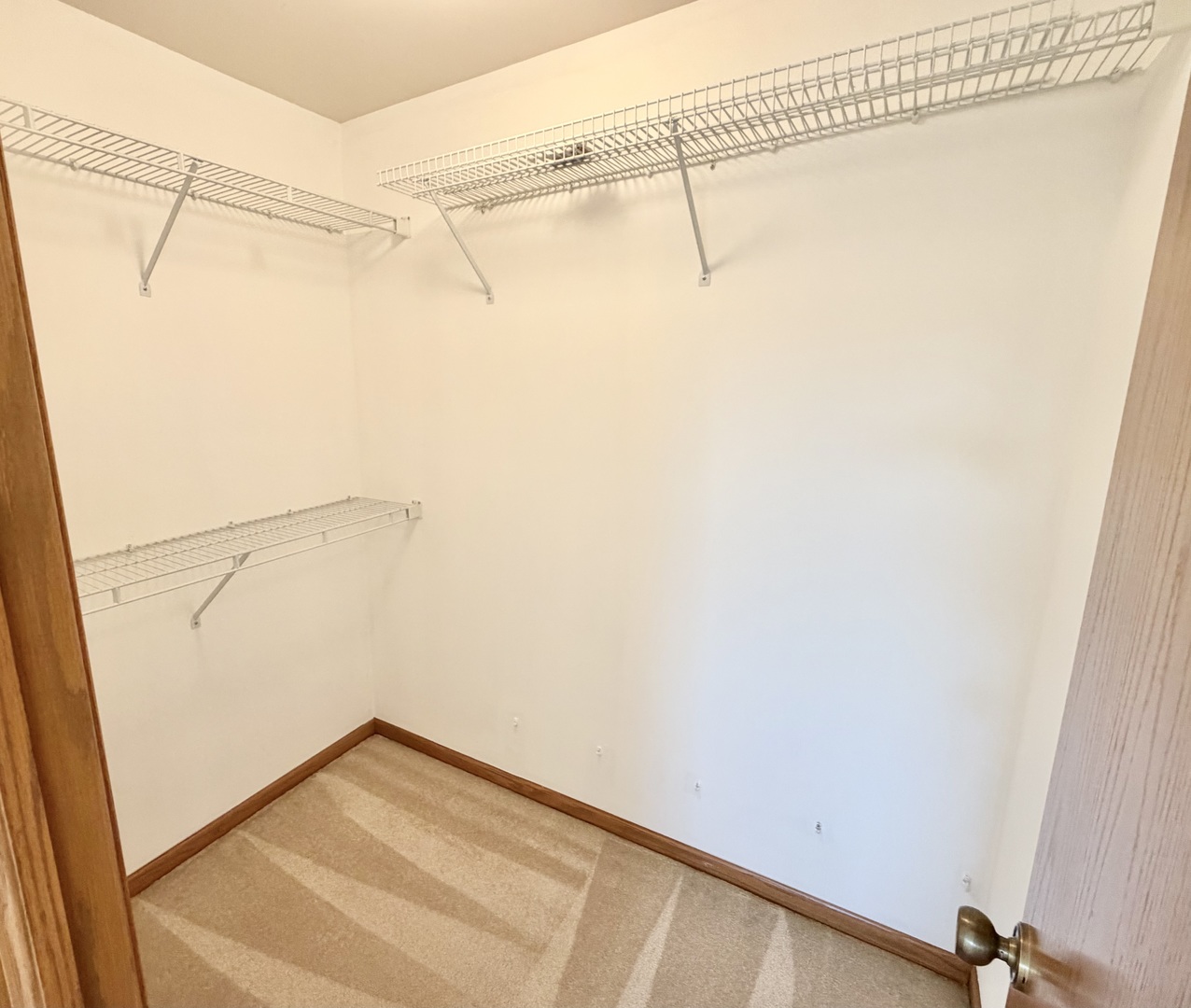 120 Stirling Lane #Z1, Schaumburg, IL 60194