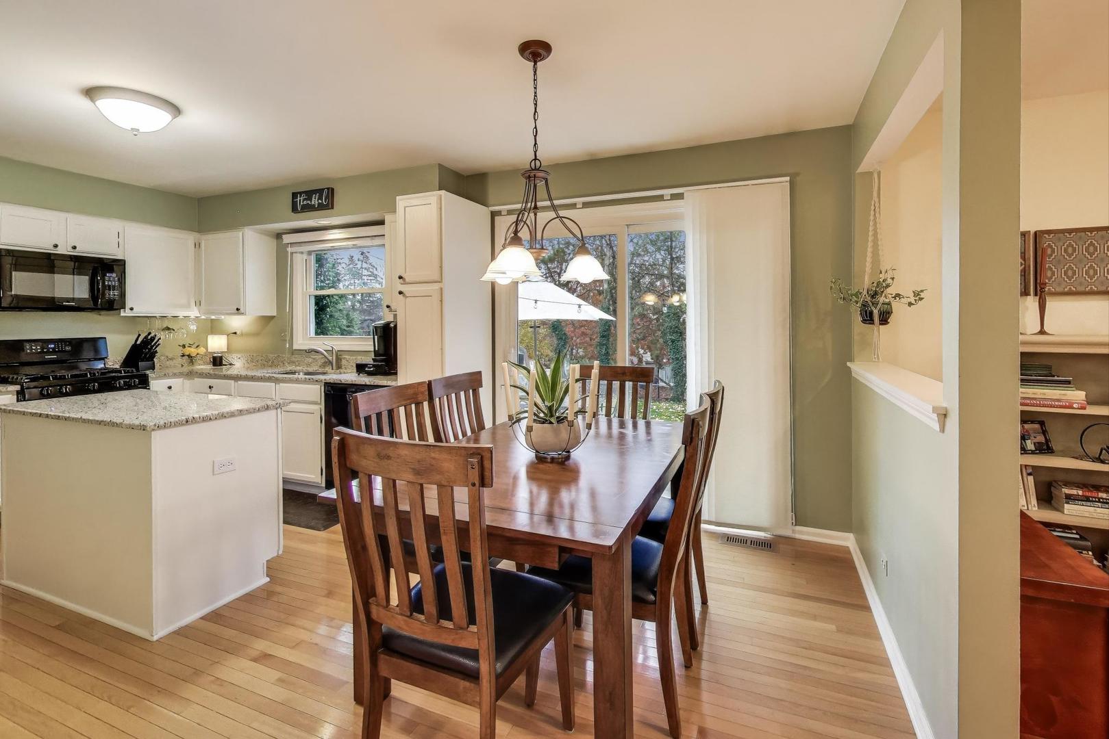 461 Evergreen Drive, Vernon Hills, IL 60061