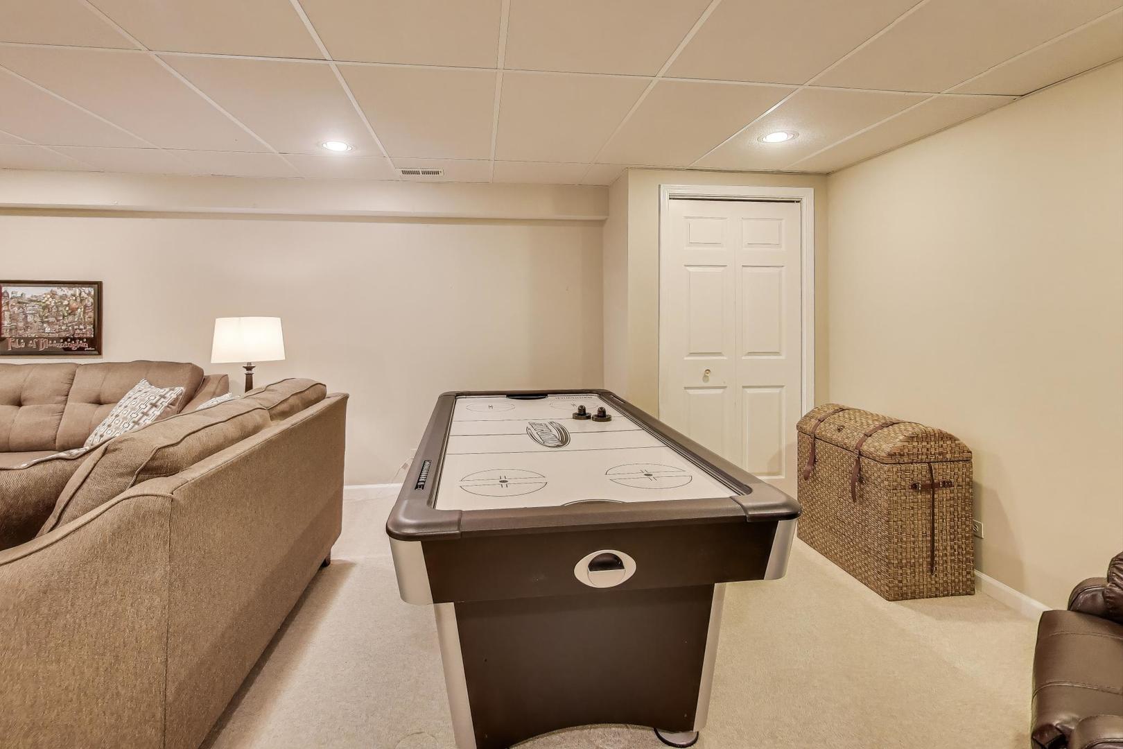 461 Evergreen Drive, Vernon Hills, IL 60061