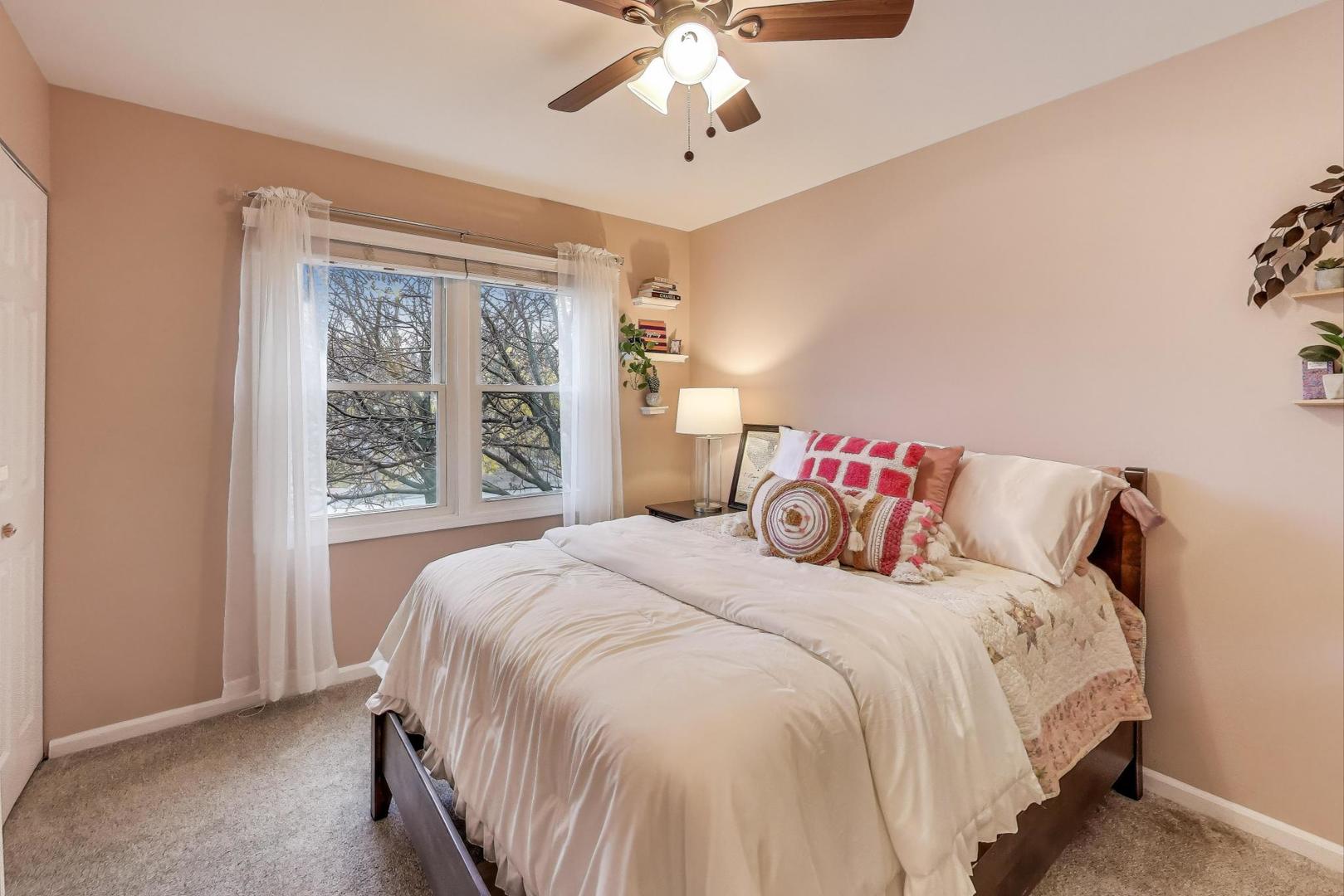 461 Evergreen Drive, Vernon Hills, IL 60061