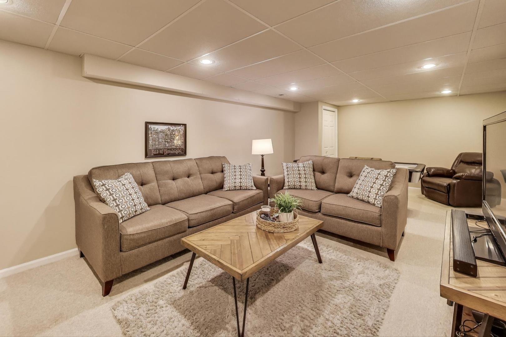 461 Evergreen Drive, Vernon Hills, IL 60061