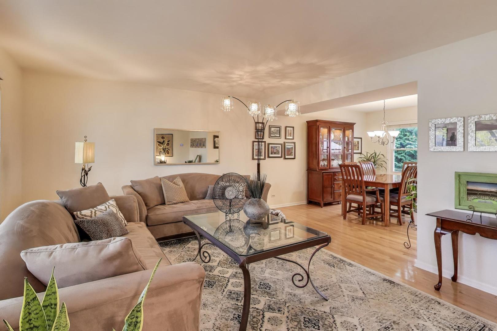 461 Evergreen Drive, Vernon Hills, IL 60061