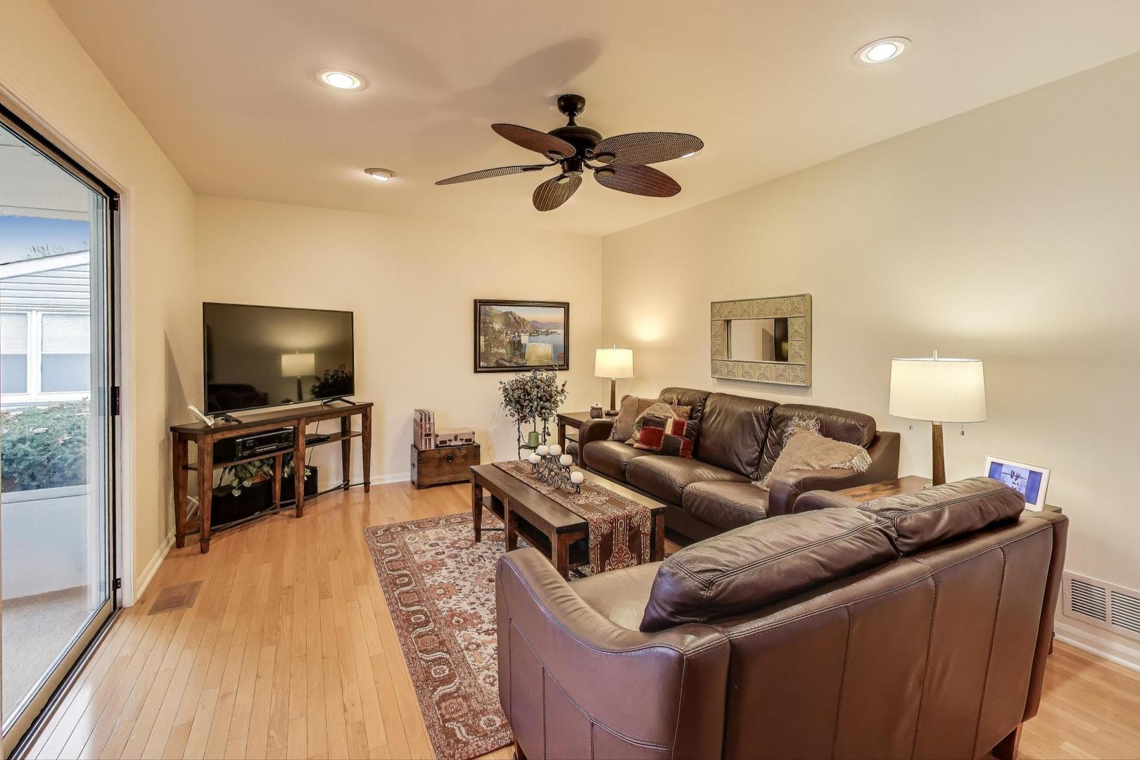 461 Evergreen Drive, Vernon Hills, IL 60061