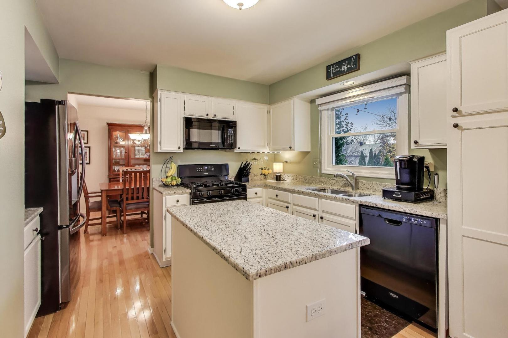 461 Evergreen Drive, Vernon Hills, IL 60061