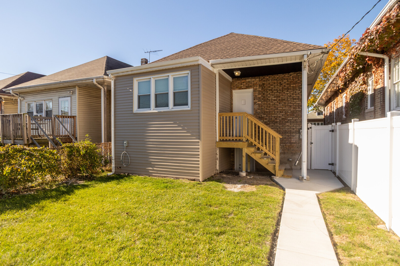 7305 S Eberhart Avenue, Chicago, IL 60619