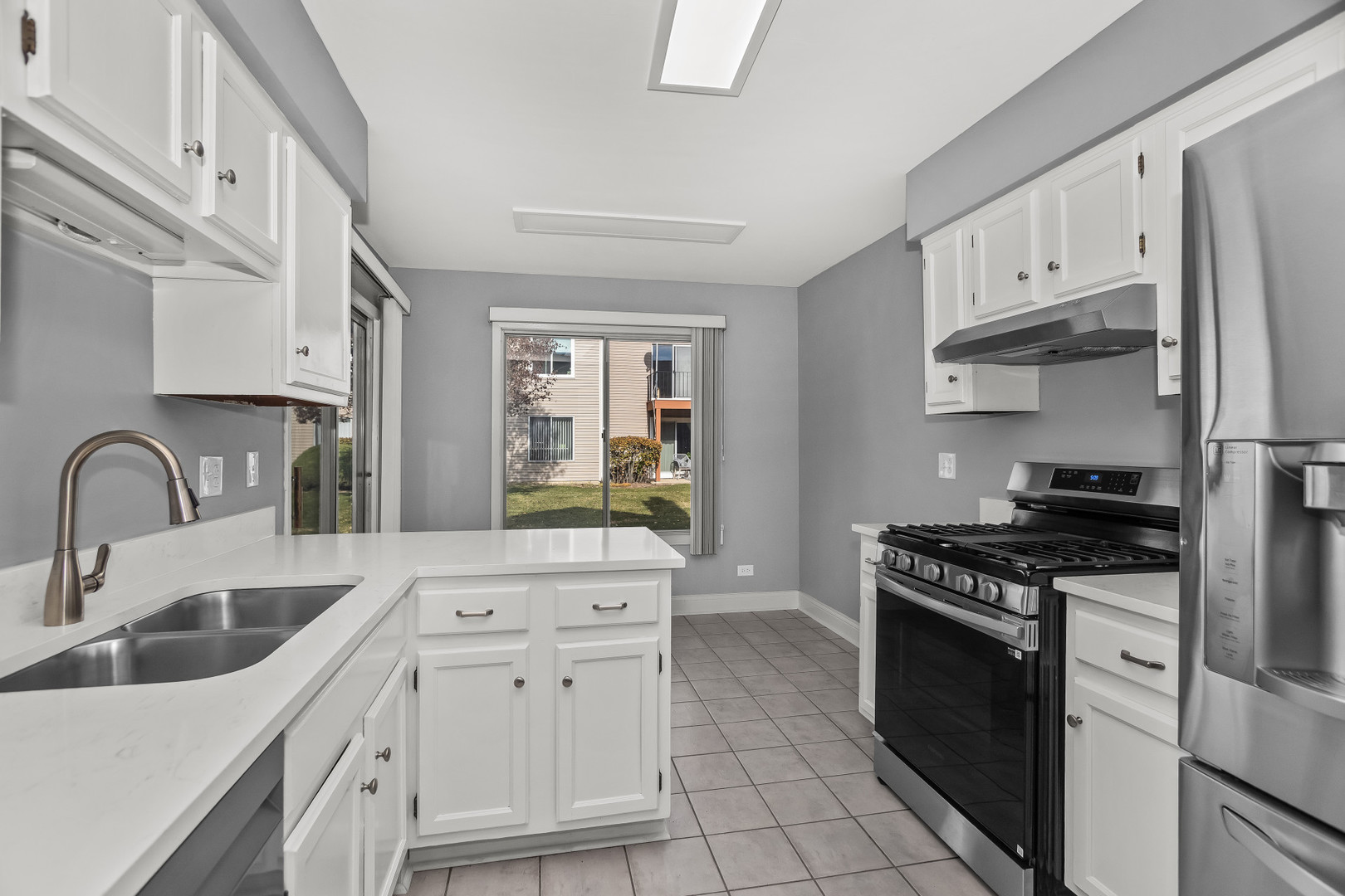 7020 ANDOVER Court #102, Woodridge, IL 60517