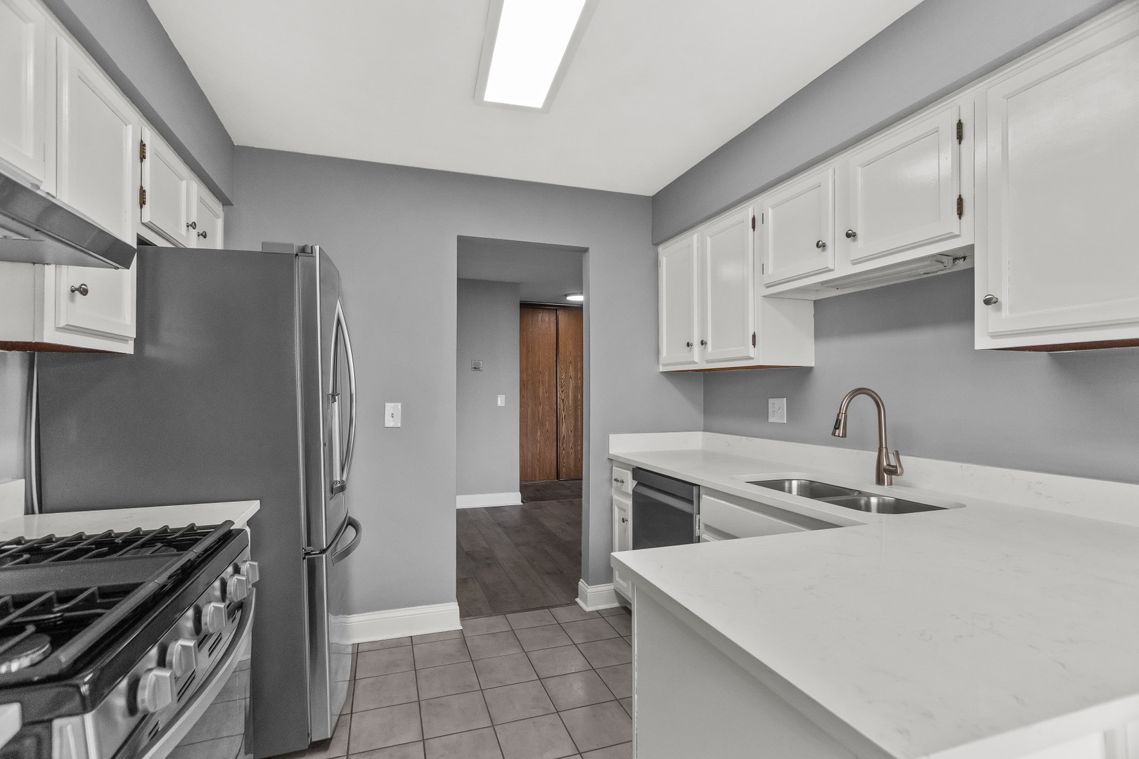 7020 ANDOVER Court #102, Woodridge, IL 60517