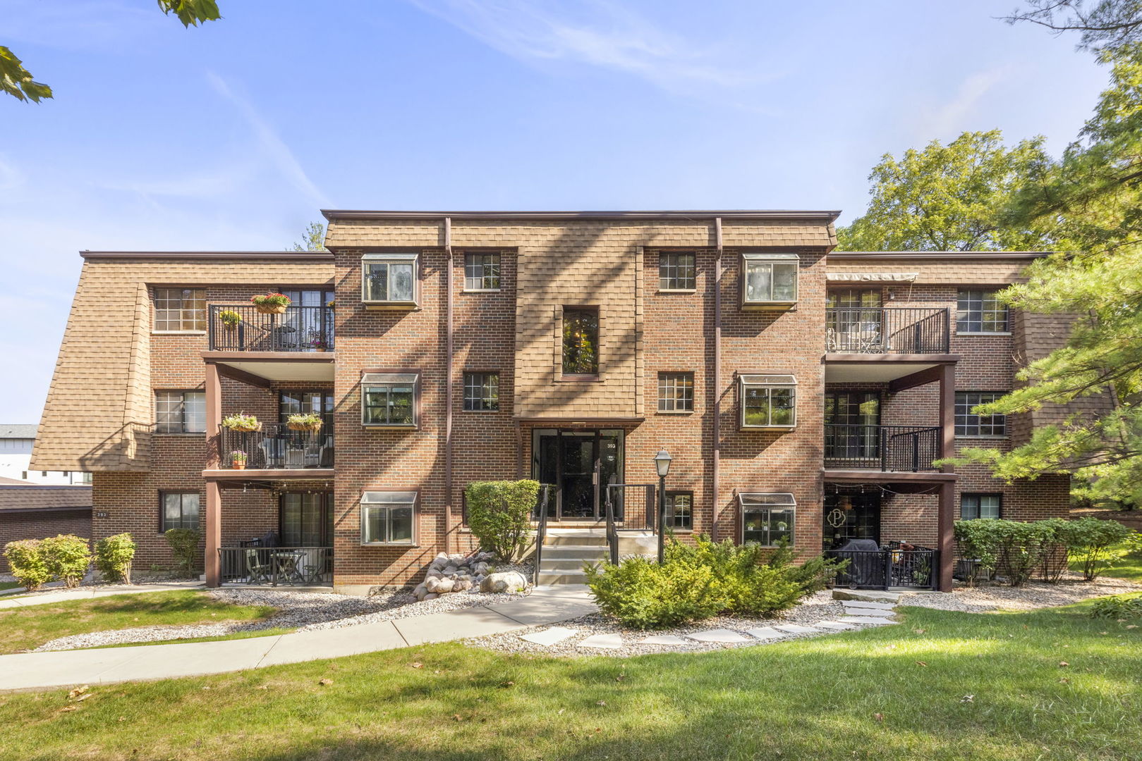 393 Duane Street #203, Glen Ellyn, IL 60137