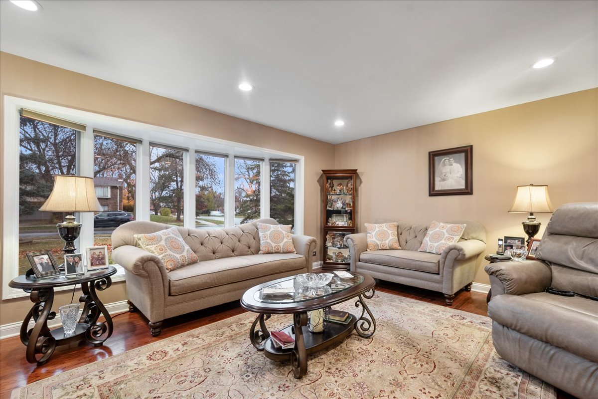 731 HIGHPOINT Court, Schaumburg, IL 60193