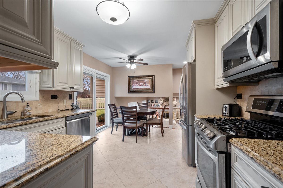 731 HIGHPOINT Court, Schaumburg, IL 60193