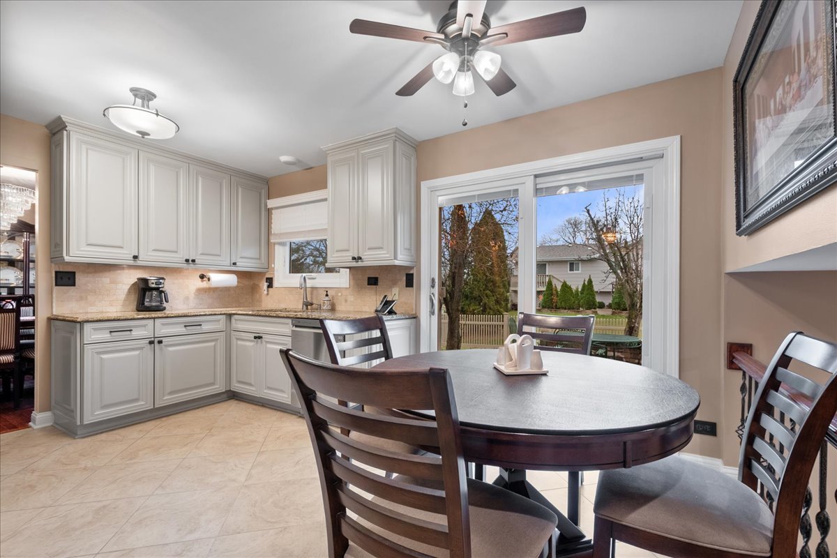 731 HIGHPOINT Court, Schaumburg, IL 60193