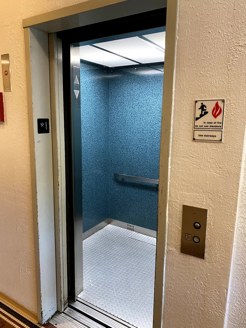 839 W Sheridan Road #215, Chicago, IL 60613