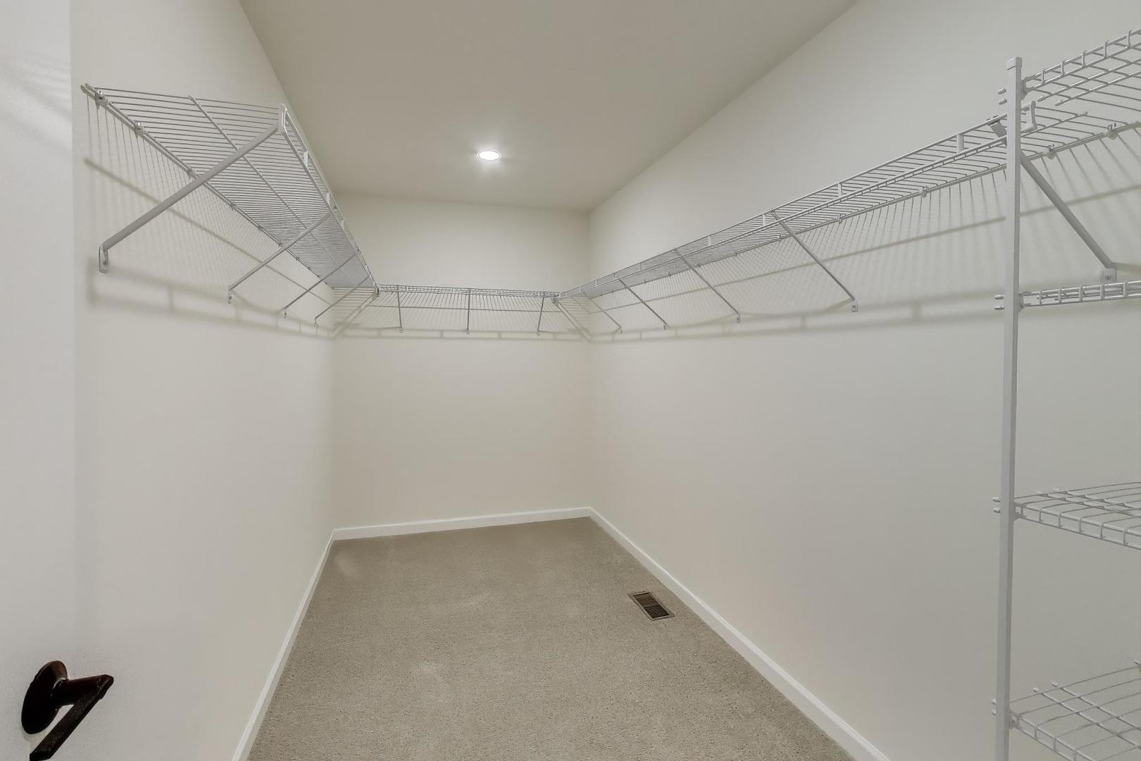 2240 Bent Grass Way, Bolingbrook, IL 60490