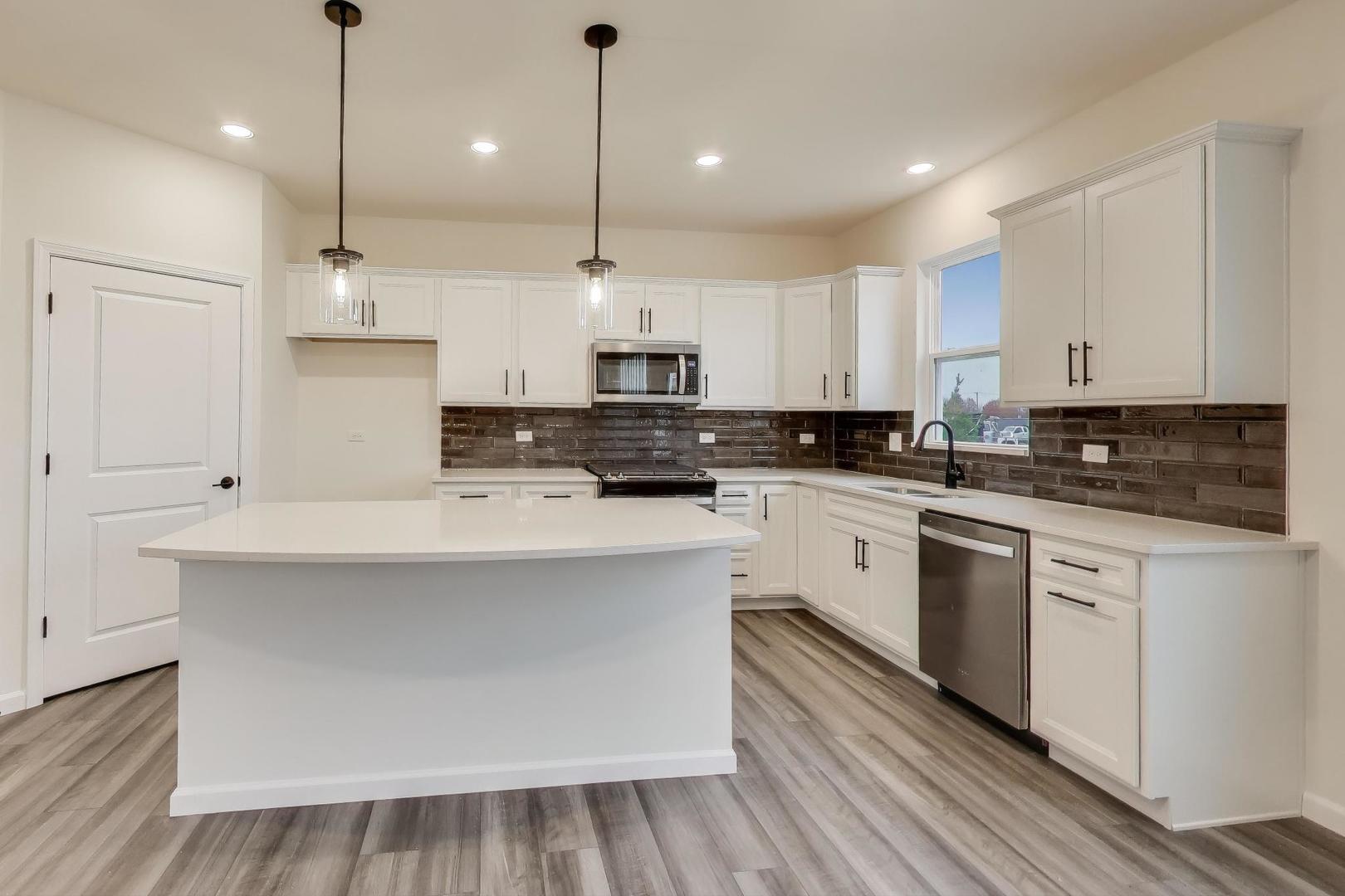 2240 Bent Grass Way, Bolingbrook, IL 60490