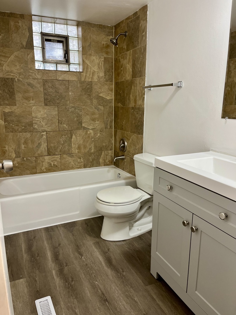 914 School Street #1, Lisle, IL 60532