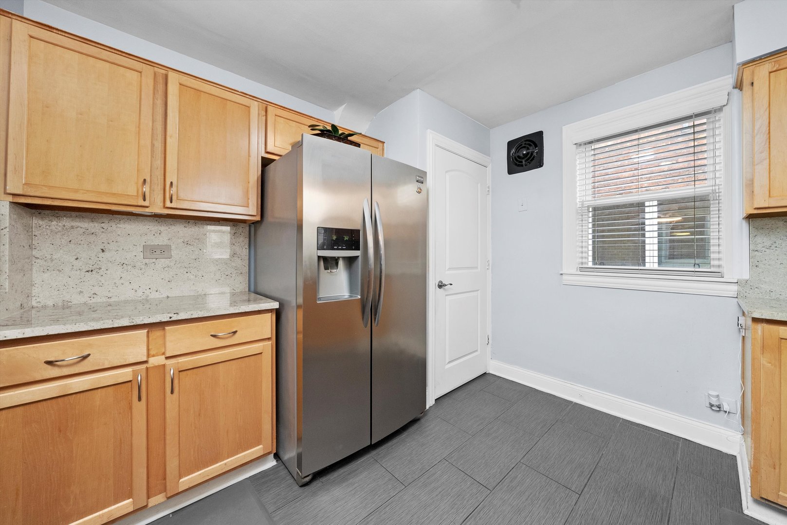 6123 S Meade Avenue, Chicago, IL 60638