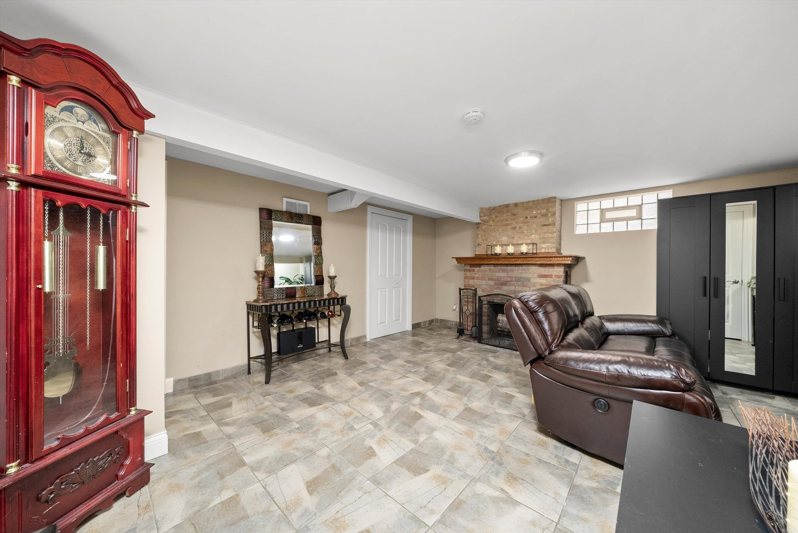 6123 S Meade Avenue, Chicago, IL 60638