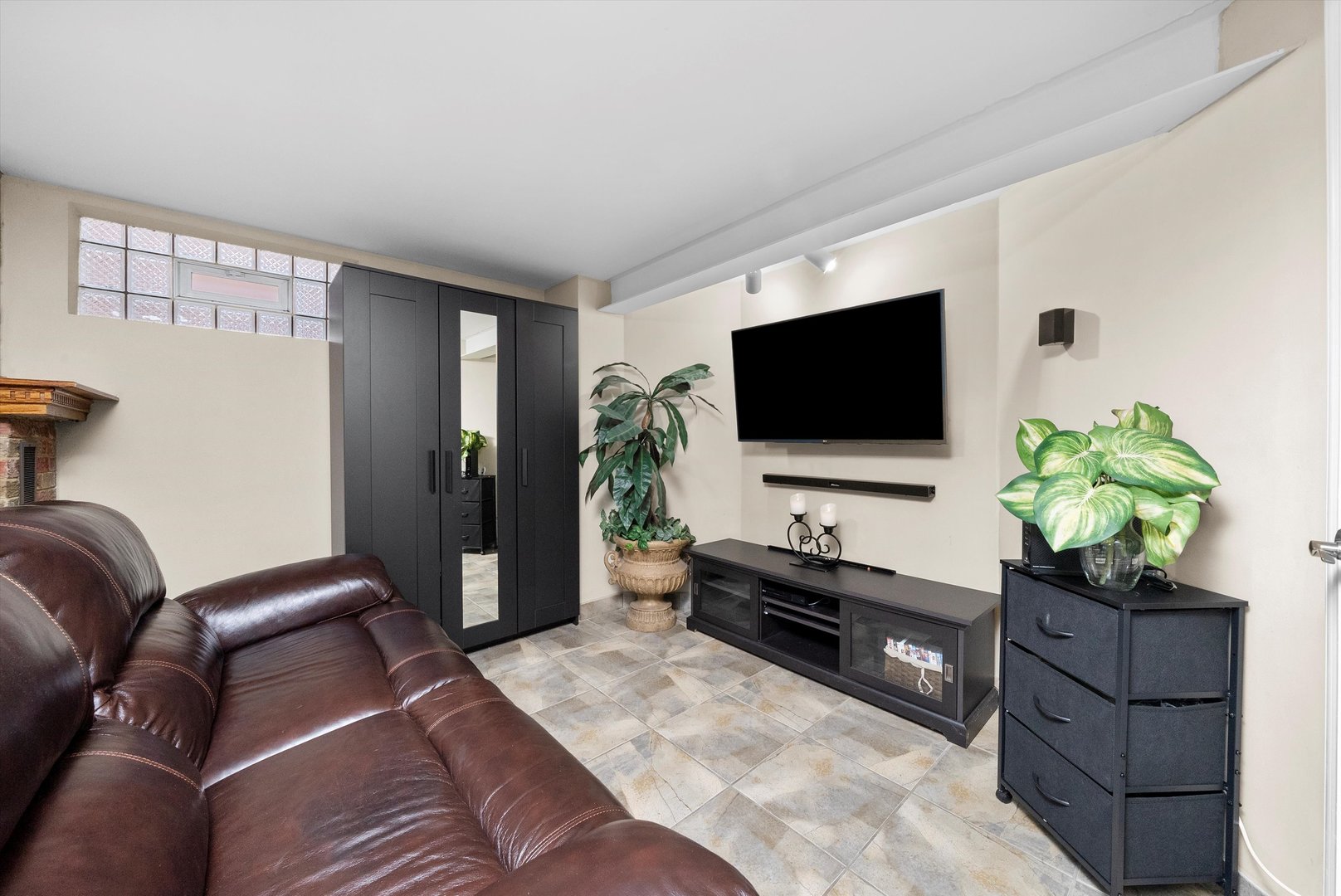 6123 S Meade Avenue, Chicago, IL 60638