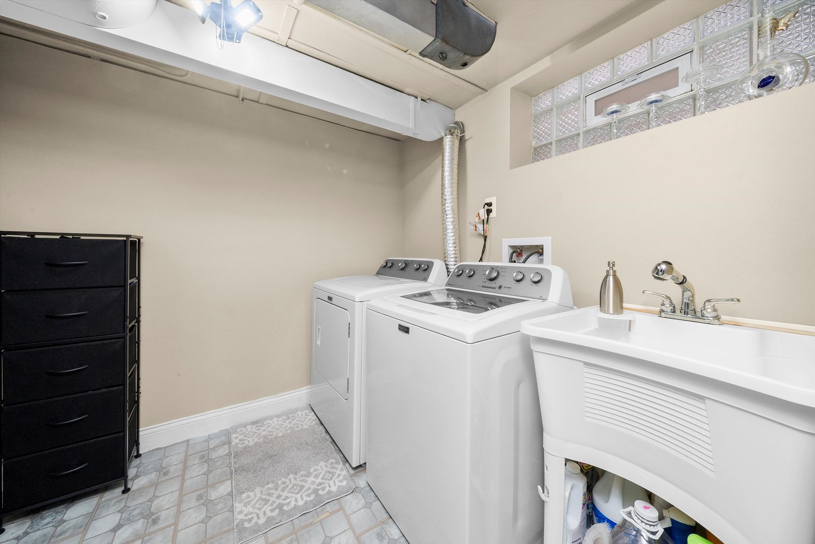 6123 S Meade Avenue, Chicago, IL 60638