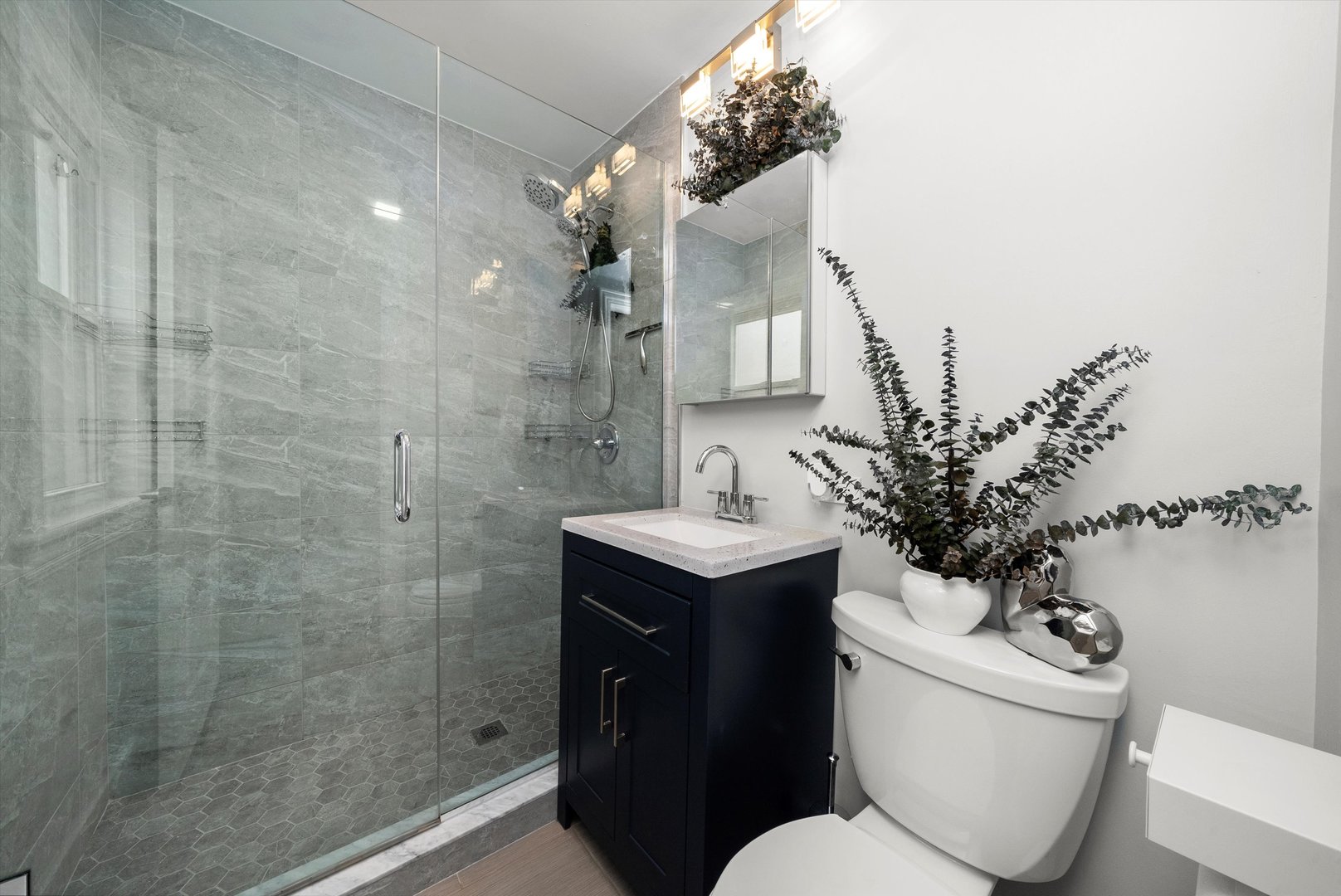 6123 S Meade Avenue, Chicago, IL 60638