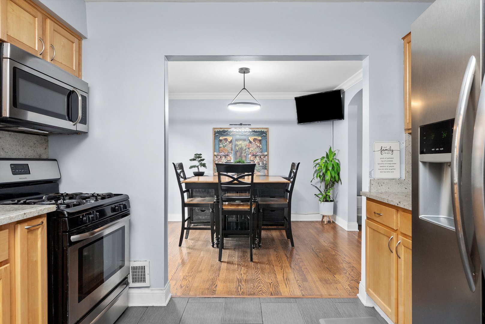 6123 S Meade Avenue, Chicago, IL 60638