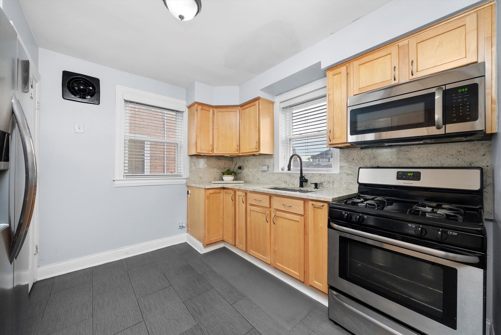 6123 S Meade Avenue, Chicago, IL 60638