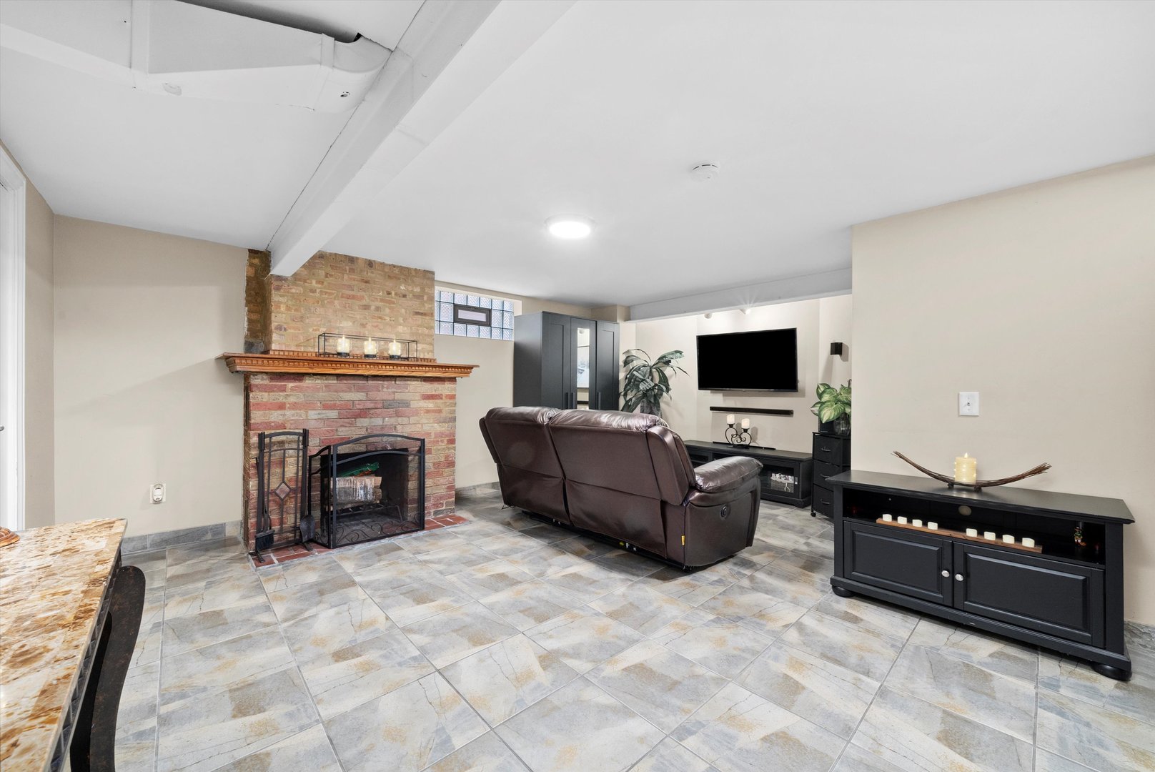 6123 S Meade Avenue, Chicago, IL 60638