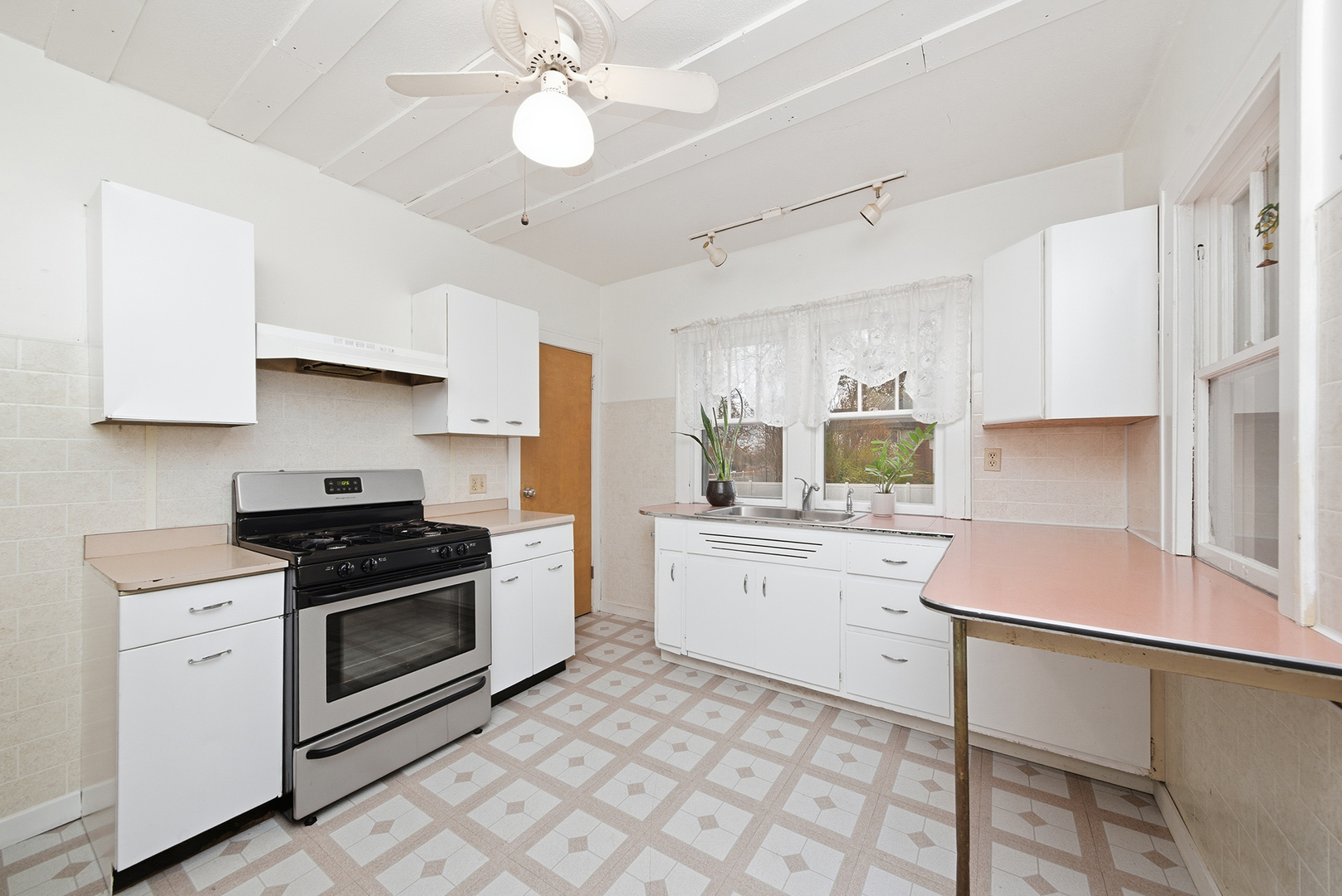 5624 Lomond Avenue, Downers Grove, IL 60516