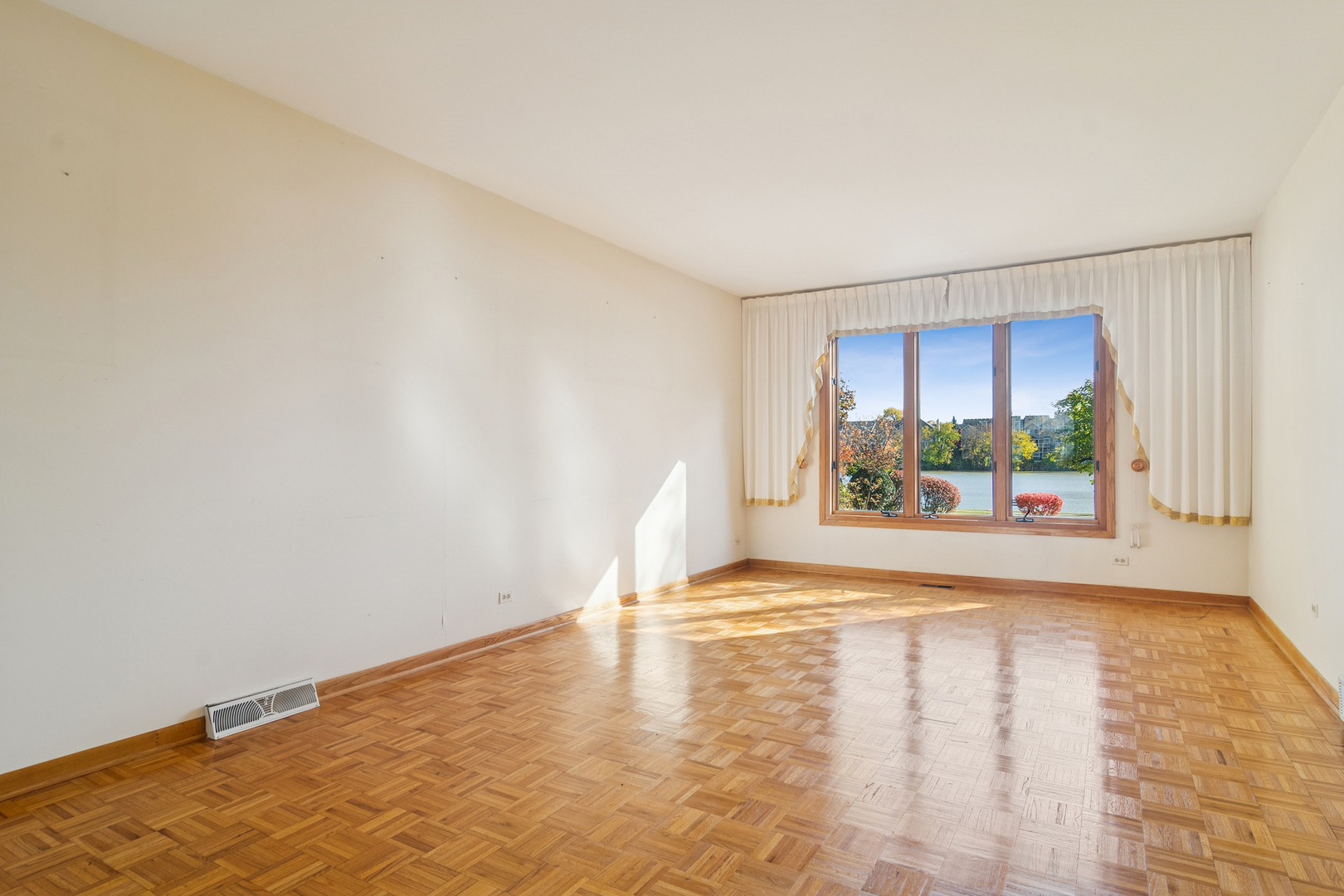 1057 W Peregrine Drive, Palatine, IL 60067